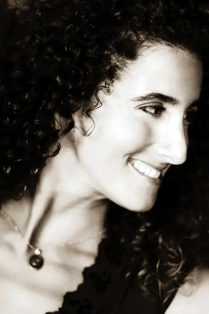Headshot of Laura Barron, musician, writer, facilitator and community artist